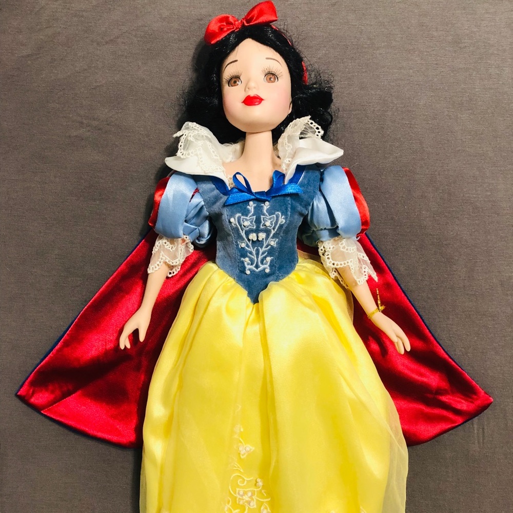 Disney Snow White Porcelain 16” Doll